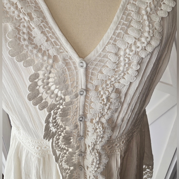 American Rag Juniors' Lace-Trim Sleeveless White Top - Picture 2 of 9